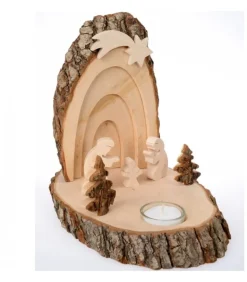 Petite Crèche De Noël En Ecorce De Bois Avec Sapins Et Bougeoir